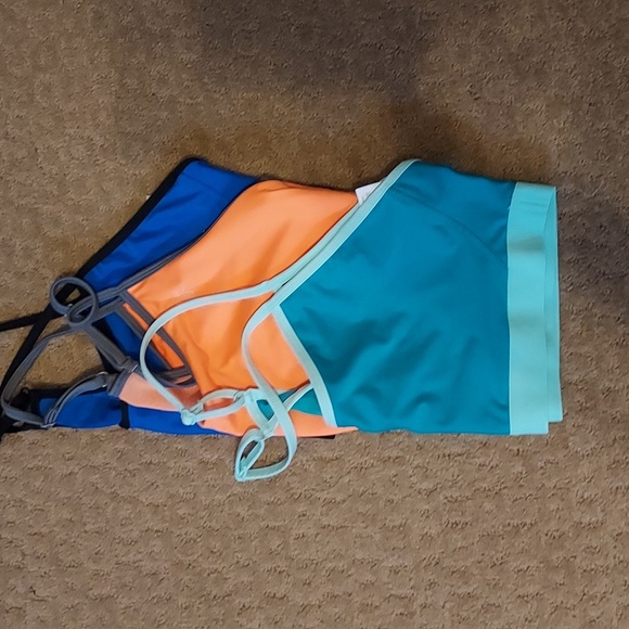 Sports bras - Picture 3 of 4